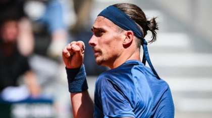 Un jucător francez de tenis a crezut că îl fentează pe arbitru înjurând în altă limbă. A urmat un dialog suprarealist