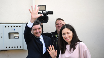 Portret de prima doamnă. Mirabela Grădinaru, discreta parteneră de viaţă a lui Nicuşor Dan, păşeşte tot mai mult în lumina reflectoarelor