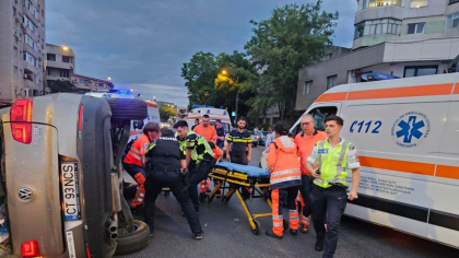 O șoferiță a fost rănită după ce a intrat într-o mașină de poliție aflată în misiune, în Constanța