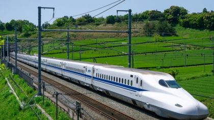 Haos în Japonia: Un șarpe a blocat, timp de două ore, celebra linie de trenuri rapide din Japonia