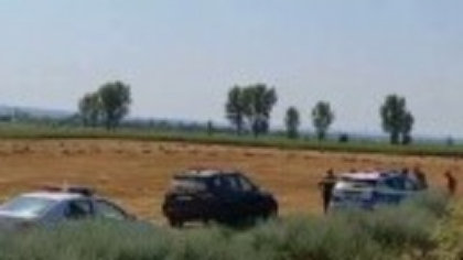 Un mort și un rănit după o șicanare în trafic. Victimele s-au urcat pe mașina unui șofer, care i-a lovit apoi cu mașina
