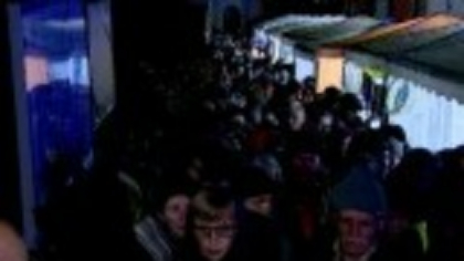 Peste 100.000 de pelerini la Iași: credincioșii au așteptat peste 12 ore pentru a se închina la racla Sfintei Parascheva