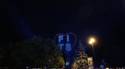 VIDEO. FITS a fost deschis cu un spectacol impresionat de drone în centrul Sibiului
