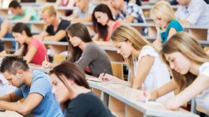 Educația nu mai garantează un trai decent în România. Drama tinerilor care se chinuie la un salariu la altul deși au învățat foarte bine la școală: „Simt că tot ce am făcut în viața asta a fost degeaba”