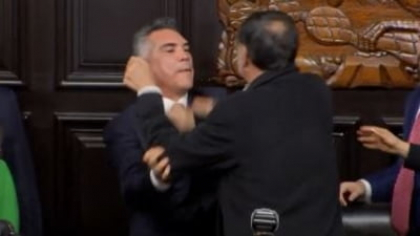 Bătaie în Senatul mexican, în timpul intonării imnului național: „Te bat de nu te vezi, te omor!” VIDEO