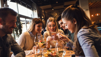 Ieșiri mai puține, așteptări mai mari. Cum s-a schimbat relația românilor cu restaurantele