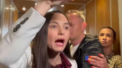 Anamaria Gavrilă țipă și amenință jurnaliștii la Parlament: „Sunteți o specie pe cale de dispariție. Abia aștept să vă văd GONE”
