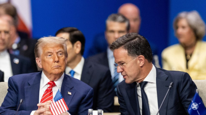 Reacția lui Trump când șeful NATO l-a numit „tătic”: „El mă place. Dacă nu, o să mă întorc și o să îl lovesc tare, bine?”