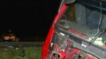 Cum s-a produs accidentul în care au murit doi tineri, în Cluj. Au intrat cu mașina într-un camion cu cherestea