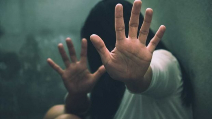 Bărbat reținut în Prahova după ce a agresat o tânără de 17 ani într-un parc