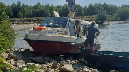 Accident naval în Delta Dunării. Cinci persoane au fost rănite după ce o ambarcațiune a intrat în mal pe Brațul Sulina