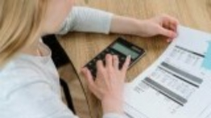 Bani de la stat pentru factura la energie de la 1 iulie. Cum arată tichetul și câți români îl vor primi