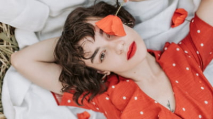 Dincolo de preferințe: cum influențează culorile pe care le porți starea de spirit și percepția celorlalți