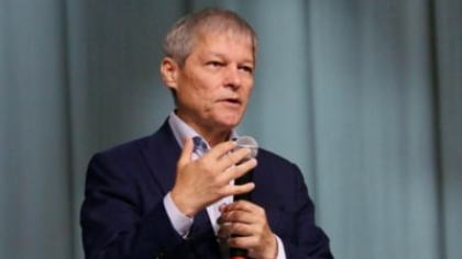 Taximetrist amendat pentru că a refuzat să ia un pasager la Aeroportul Otopeni. Clientul era fostul premier Dacian Cioloș SURSE