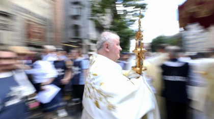 Procesiunea cu Preasfântul Sacrament va avea loc, duminică, pe străzile din centrul Bucureștiului. Traseul pelerinilor