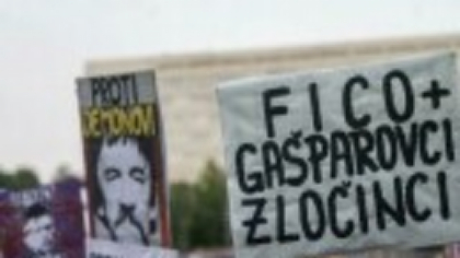 „Fico la închisoare”. Mii de manifestanţi au cerut demisia prim-ministrului naţionalist al Slovaciei. GALERIE FOTO