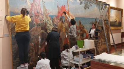 Două femei au fost arestate pentru vandalizarea unui tablou cu Cristofor Columb la Muzeul Naval din Madrid