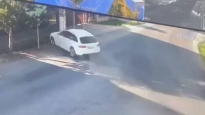 Un tânăr de 19 ani, cu permis de doar o lună, a murit pe loc după ce a intrat cu mașina în zidul unei case, în Maramureș