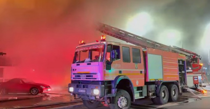 Incendiu la un complex de depozite, în municipiul Galaţi. Pompierii au emis mesaj RO-Alert