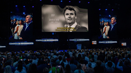 Liderii administraţiei americane, la ceremonia de omagiere a lui Charlie Kirk. Donald Trump și JD Vance la evenimentul din Arizona