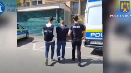 Trei bărbați, ridicați de polițiști într-un dosar de promovare a simbolurilor legionare. Doi dintre ei, reținuți pentru 24 de ore VIDEO