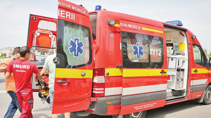 Opt persoane, dintre care 4 copii, au fost spitalizate în urma unui accident produs între Focşani şi Adjud