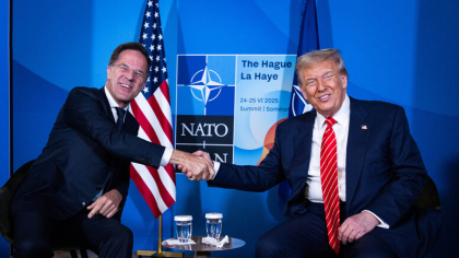 Şeful NATO neagă că l-a numit pe Trump „tătic” şi explică controversa