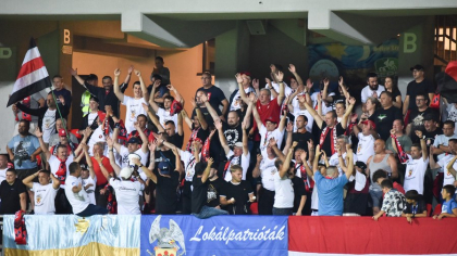 Primul meci, primul scandal. Fanii echipei Csikszereda au îmbrăcat cu tricouri cu Ungaria Mare