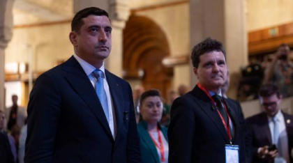 Nicușor Dan nu poate miza pe „miracolul” diasporei. Șansele de a-l învinge pe Simion trebuie căutate între granițele țării