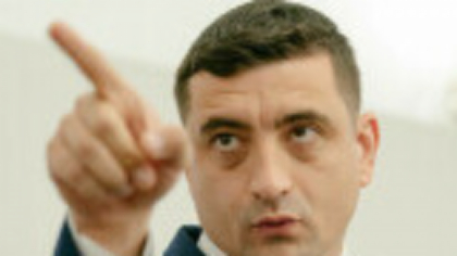 După ce l-a numit „dictator” Simion îl acuză din nou pe Macron că „încearcă să se amestece în alegerile noastre”