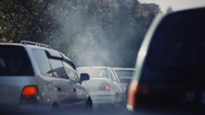 Bucureștiul, pe cale să interzică cele mai poluante autovehicule. Care sunt mașinile vizate de noile reguli. "Buvinieta" lui Videanu revine după 19 ani