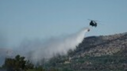 Incendiile de vegetație din sudul Atenei, controlate temporar. Riscul de izbucnire a focului rămâne ridicat | GALERIE FOTO