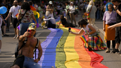 UE solicită Ungariei să revoce interdicţia privind marşul Pride
