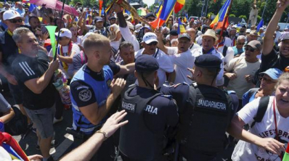 Șase dosare penale au fost deschise după protestul violent din Piața Victoriei. S-au dat amenzi uriașe