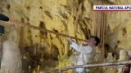 Peștera Urșilor a devenit sâmbătă scena unor concerte spectaculoase, cu artiști locali, la care au participat zeci de oameni