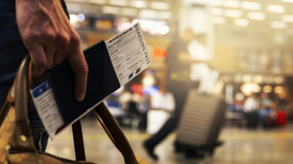 Bagajele de mână, fără taxe suplimentare de la companiile aeriene? Interdicția cerută de deputații europeni