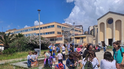 Cutremur de magnitudinea 4.4 resimţit în centrul vechi al oraşului. Locuitori au ieşit în stradă, circulaţia suspendată pe două linii de metrou