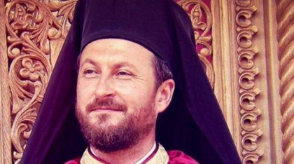 Fostul episcop al Hușilor, condamnat pentru agresiuni sexuale, ridicat de la Mânăstirea Văratec