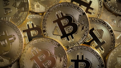 Bitcoin a scăzut sub 100.000 de dolari, pentru prima dată în ultima lună, în urma atacurilor aeriene ale SUA asupra Iranului