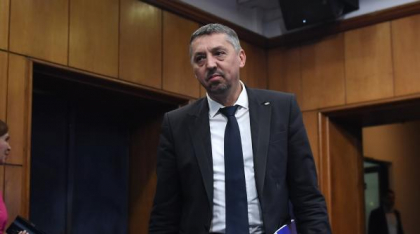 Moțiunea simplă împotriva lui Daniel David va fi votată luni, în Senat. Ministrul a anunțat că demisionează dacă trece