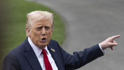 Amenințările lui Trump prăbușesc bursa. Casa Albă declanșează un nou război al tarifelor