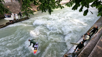 Surfing în centrul orașului München. S-a redeschis una dintre principalele atracții ale zonei