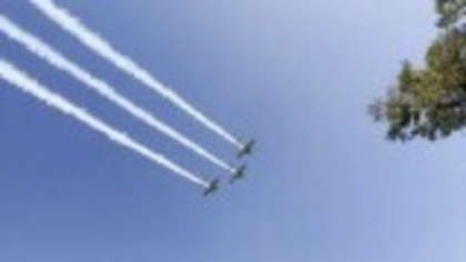 Mii de oameni au urmărit spectacolul aerian din București de Ziua Aviației. Avioanele de luptă au fost atracția principală