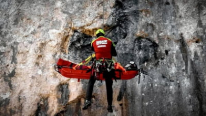 Femeie strivită de bolovani, în Bucegi. A fost salvată și transportată cu elicopterul la spital după o intervenție dificilă a Salvamont Brașov
