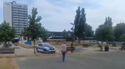 Foc de armă tras pe o plajă din Mamaia. Un bărbat s-a rănit în timp ce fugea de un agent de pază