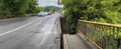 Pod surpat pe centura municipiului Baia Mare. Traficul rutier este complet închis