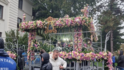 Am fost printre primii pelerini la Sfânta Parascheva. Peste 100 de autocare au plecat marți noaptea spre Iași, iar reporterii Click! s-au aflat într-unul dintre ele