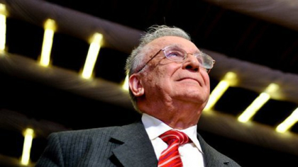 Fostul preşedinte Ion Iliescu suferă de cancer pulmonar. A fost operat pentru degajarea căilor respiratorii