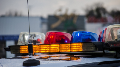 Incident violent pe o stradă din Sibiu. Un bărbat a fost tăiat cu sabia pe față