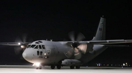 Zeci de români, printre care 13 copii bolnavi, au fost repatriați din Iordania cu o aeronavă militară